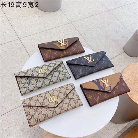 louis vuitton envelope card holder